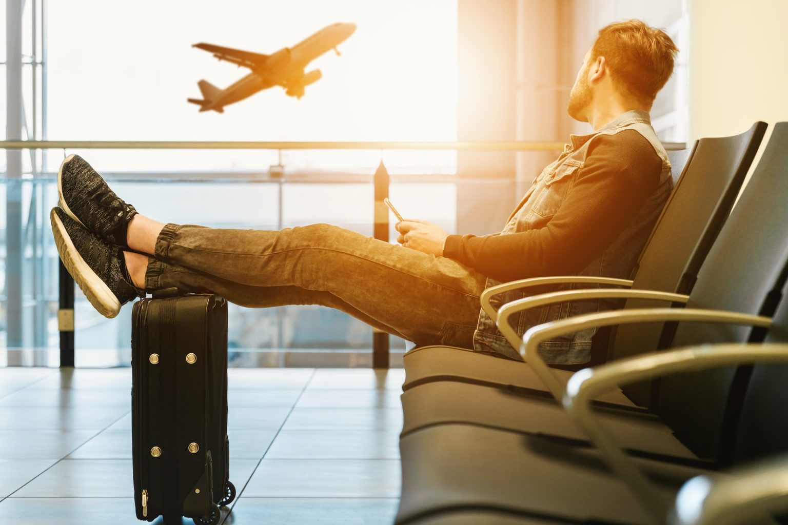 Travel Smarter with These 6 Money-Saving Tips for Airport Hotels