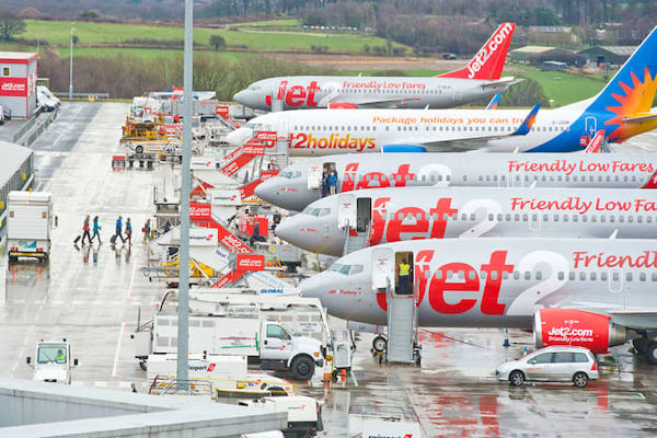 UK Flights Face Disruption Amid Snow and Wind Warnings