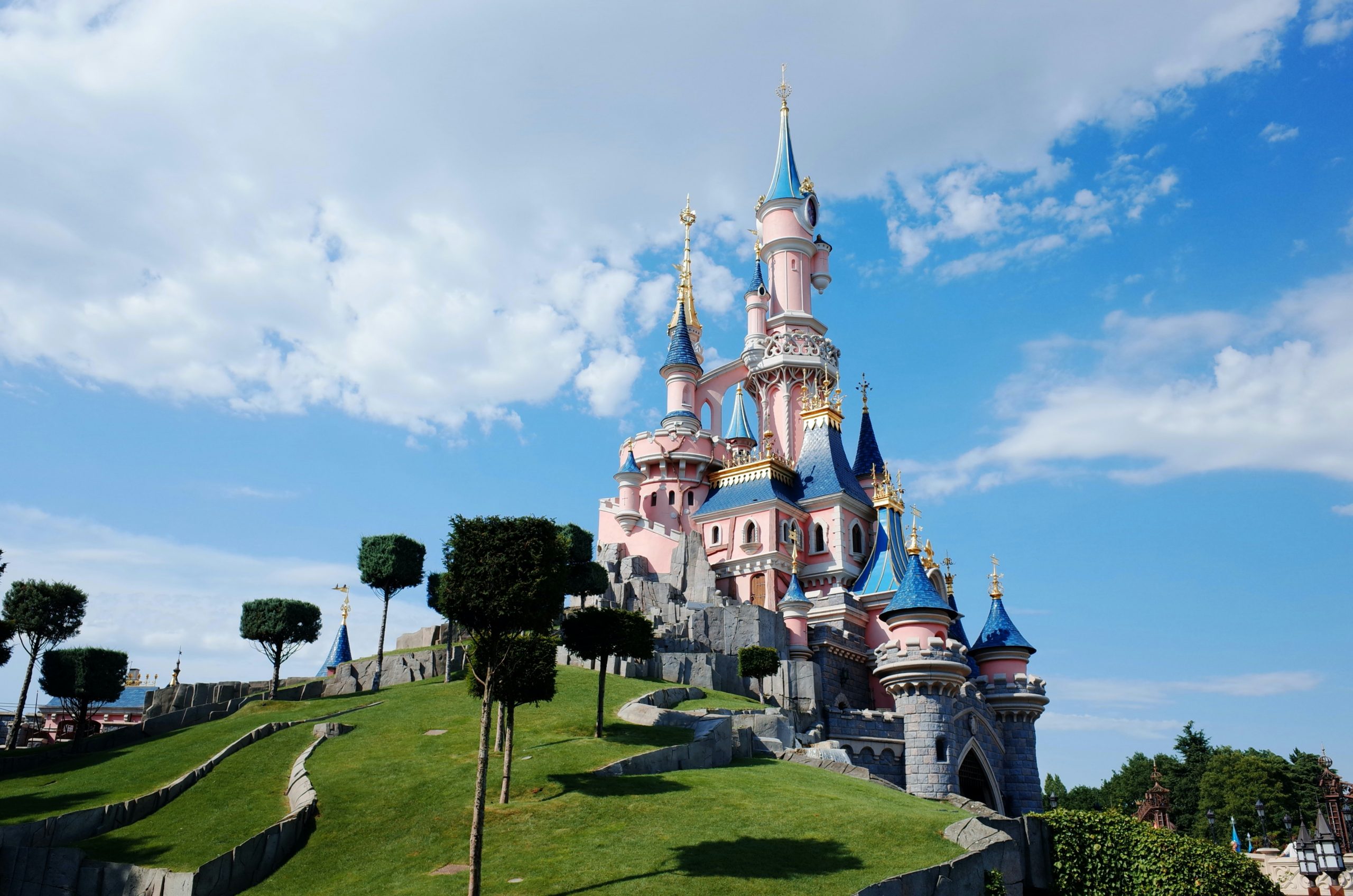 Travel expert shares five expert tips for spooktacular savings at Disneyland Paris