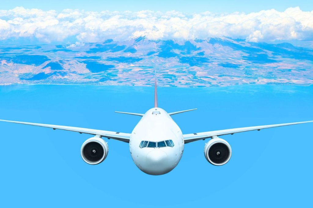 airplanes almost always white