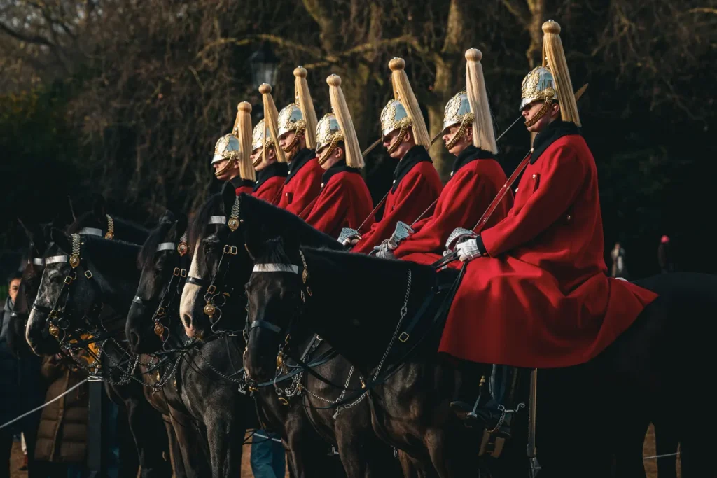 American Influencer King’s Guard Incident Draws Backlash Online American influencer King's Guard