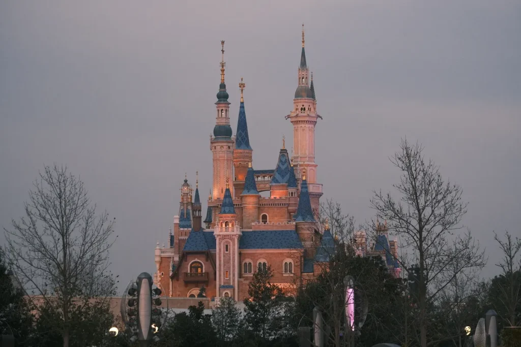Hallmark Disney World Film Joins Channel’s 17th Countdown to Christmas Hallmark Disney World film