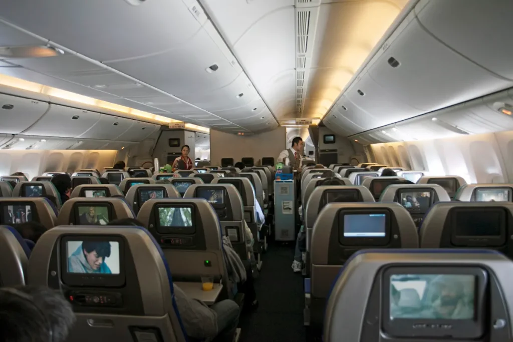 United Airlines headphones rule tested on Chicago-Cleveland service as crew nearly diverts flight United Airlines headphones rule
