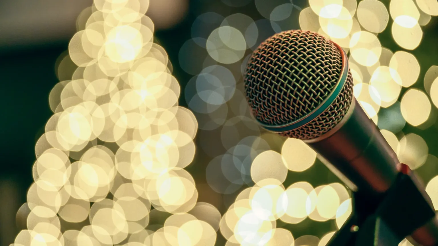 11 Christmas Entertainment Ideas for UK Events in 2026 Festive Christmas entertainment performers at a UK holiday event celebration